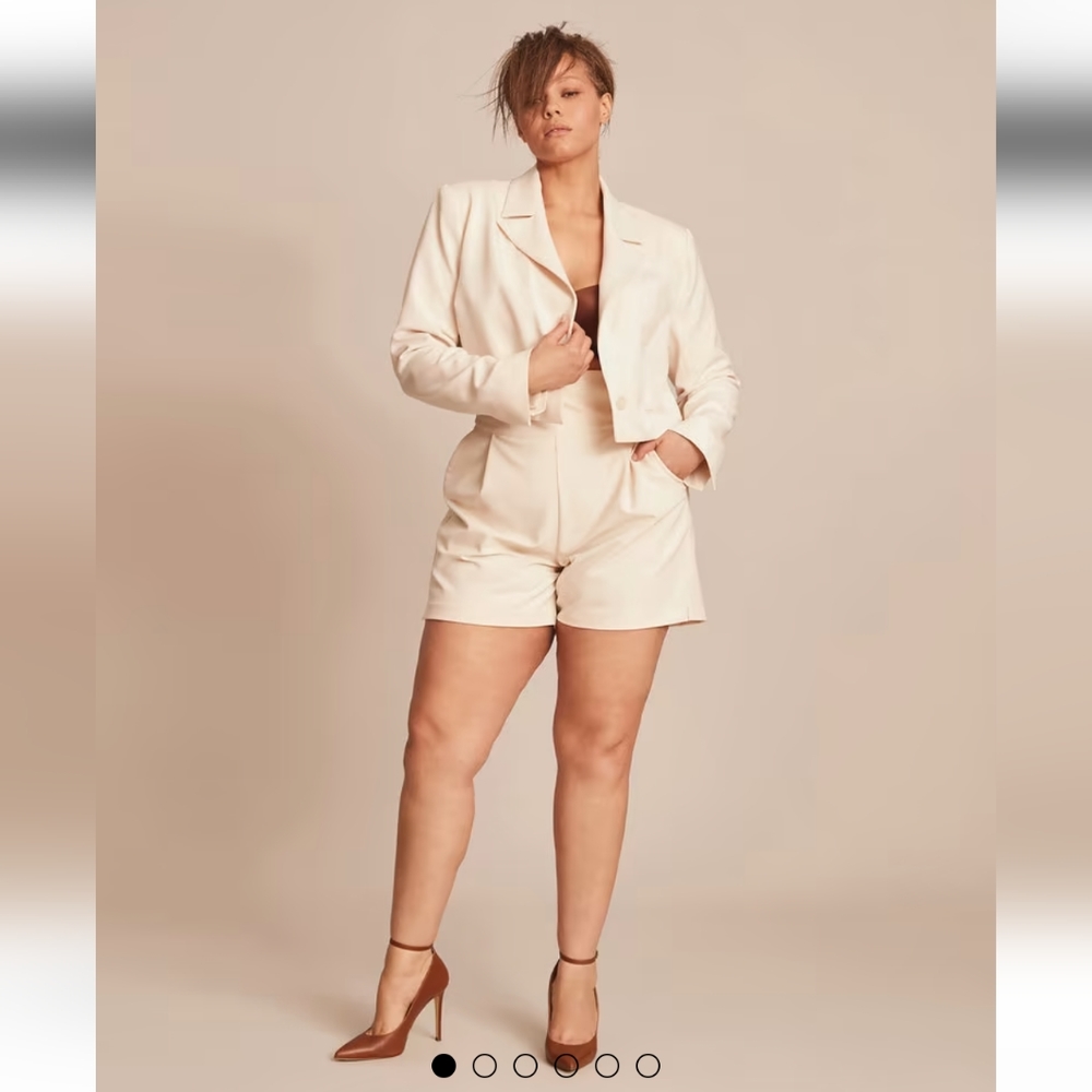 NEW 11 HONORÉ Mara Short 18 in NATURAL Color Plus Size 20